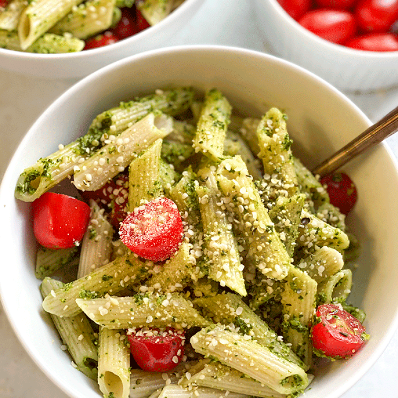 Kale + Hemp Vegan Pesto Pasta | GIRLS WHO EAT