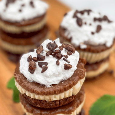 No Bake Mint Cheesecake Cups | GIRLS WHO EAT