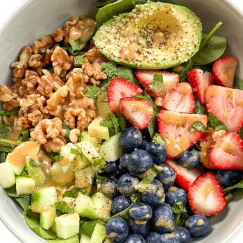 spinach strawberry salad | GIRLS WHO EAT
